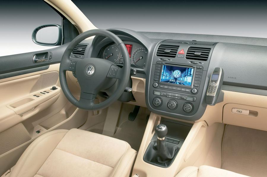  Volkswagen Golf 2004 года  (фото 107 из 170)